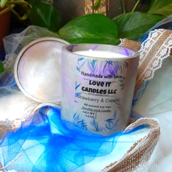 Strawberry and Cream all-natural soy wax candle 10.5 oz - Picture 1 of 7